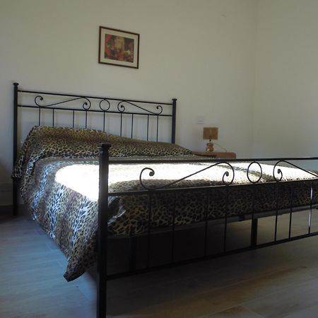 Agriturismo Piccolo Albero Лорето-Апрутіно Номер фото